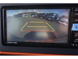 バックモニター付ですので、車庫入れも駐車もラクラクです。
