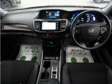 運転にかかわる様々な操作を安全に行えるように視点移動が少なく、操作性に配慮されたスイッチ類が凝縮されたコクピットです。