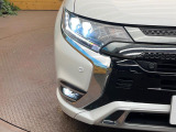 【LEDヘッドライト】悪天候や夜間走行時も良好な視界を確保し安心して運転できる高輝度LEDヘッドライトを装備!点灯速度が早く、消費電力も抑えられています。