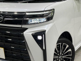 【LEDヘッドライト】悪天候や夜間走行時も良好な視界を確保し安心して運転できる高輝度LEDヘッドライトを装備!点灯速度が早く、消費電力も抑えられています。