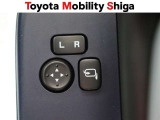 車内からワンタッチでサイドミラーの格納ができるので狭い駐車場などで便利です。