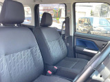 運転席シート廻りは使用感も少なく、良好な状態となっています。前オーナー様が丁寧に使っていたことがよくわかりますね。