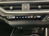 デュアルエアコンとは、運転席と助手席で、個別に温度設定ができる機能です。気温の感じ方は、人それぞれ違うもの。乗る人に優しい機能ですね。