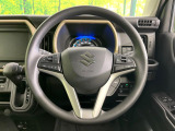 インテリアに合わせたデザインのステアリングは、運転される方のことも考え、運転しやすい形状、大きさです。是非一度、実際に触ってお確かめください。