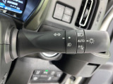 【オートライト】周りの明るさに応じて自動でヘッドライトの点灯・消灯ができる機能です!ライトの付け忘れ・消し忘れなどが無くなり、雨の日や夕方の走行も安心!トンネル通過時も便利ですね♪