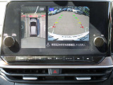 上空から見下ろしているかのように駐車できるアラウンドビューモニター。車庫入れや縦列駐車に役立ちます。