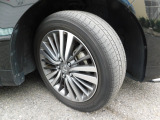 純正18インチアルミホイールを装着しております。