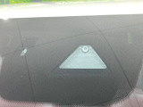 【i-ACTIVESENSE】走行中に前方の車両等を認識し、衝突しそうな時は警報とブレーキで衝突回避と被害軽減をアシスト。より安全にドライブをお楽しみいただけます。