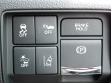 車載装置です。電子パーキングブレーキ、ブレーキホールドなどがステアリング右、インパネに装備されております。