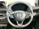【ステアリングスイッチ】運転中、前方から目線をそらすことなく、オーディオ等の操作が可能な便利機能!安心&快適なドライブを演出してくれます♪