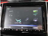 お車選びをお楽しみ頂けるよう、在庫車の展示スペースを十分に確保しております。