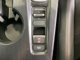 シビックのCVT車は、3つの異なる加速感を楽しめるドライブモードスイッチがついています。一般道、高速道路、ワインディングなど、シーンに合わせて最適な加速感を楽しめるドライブモードスイッチです。