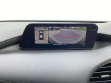 【360°ビューモニター】  とても分かりやすい、クルマの上から見下ろしたような映像で、駐車サポートをしてくれます。