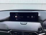 【マツダコネクト】  オーディオ操作、車両装備、ナビ案内など、統合的にモニターできる見やすいサイズのディスプレイです。