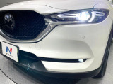 【LEDヘッドライト】悪天候や夜間走行時も良好な視界を確保し安心して運転できる高輝度LEDヘッドライトを装備!点灯速度が早く、消費電力も抑えられています。