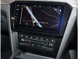 Volkswagen純正インフォテイメントシステム【Discover Pro】運転席側に少しオフセットされていてとても見やすくなっております。