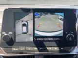 車を真上から見下ろしているかのように周囲の状況を把握して安心して駐車が行えるアラウンドビューモニターが付いています