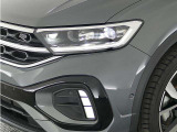 【IQ.LEDヘッドライト】フロントカメラで対向車や先行車を検知し、最適な配光を可能とした最新のヘッドライトシステムです。