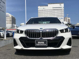 【キドニーグリル】BMWは約90年もの間、ほぼ全ての車両にひと目でBMWだと分かるこの特徴的なフロントグリルが備えられ、デザイン・アイコンとして親しまれてきました。