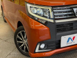 【LEDヘッドライト】悪天候や夜間走行時も良好な視界を確保し安心して運転できる高輝度LEDヘッドライトを装備!点灯速度が早く、消費電力も抑えられています。