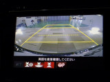 バックカメラの画像です。ガイドラインがスムースな車庫入れをサポートいたします!車庫入れの安心感がアップしますね☆