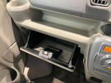 薄型のティッシュBOXなどが収納出来ます。小物入れとしても使えるので便利です。