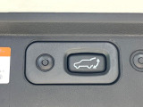 【パワーバックドア】スマートキーや運転席のボタンを押すだけでリアゲートが自動で開閉します!荷物を持っている時や、高い位置にあるバックドアを閉める際に便利な機能です♪