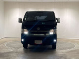 明るいLEDライトで、暗い夜道の運転も快適に。