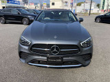 フロントグリル中央に大きく輝くスリーポインテッドスター。AMGモデルならではのパ精悍なパナメリカーナグリルも大きな魅力です。