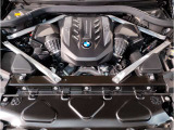 BMWのエンジンは世界的にも認められている高性能エンジンです。レスポンスがよく高回転型の心地よい吹きあがりなど駆け抜ける歓びのキーになる部分でございます。