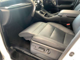 運転席&助手席パワーシート&助手席電動オットマン付き!!