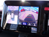 【360&deg;ビューモニター】  とても分かりやすい、クルマの上から見下ろしたような映像で、駐車サポートをしてくれます。