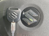 【キーレス】少し離れた場所からでもボタン一つでドアの開錠・施錠ができるのでとっても便利!ドアの鍵穴周りに傷をつけることもありません♪