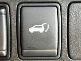 【パワーバックドア】スマートキーや運転席のボタンを押すだけでリアゲートが自動で開閉します!荷物を持っている時や、高い位置にあるバックドアを閉める際に便利な機能です♪