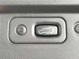 【パワーバックドア】スマートキーや運転席のボタンを押すだけでリアゲートが自動で開閉します!荷物を持っている時や、高い位置にあるバックドアを閉める際に便利な機能です♪