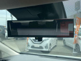 インテリジェントルームミラーで後方の荷物を気にすることなく運転可能です。