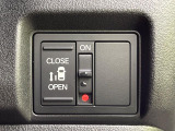 【パワースライドドア】スマートキーや運転席のスイッチでスライドドアの開閉が可能♪電動だから力を入れてドアを開ける必要が無く、小さいお子様でも、重い荷物を持っている時もラクに開け閉めできます♪