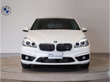 【キドニーグリル】BMWは約90年もの間、ほぼ全ての車両にひと目でBMWだと分かるこの特徴的なフロントグリルが備えられ、デザイン・アイコンとして親しまれてきました。