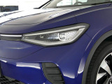 【IQ.LEDヘッドライト】フロントカメラで対向車や先行車を検知し、最適な配光を可能とした最新のヘッドライトシステムです。