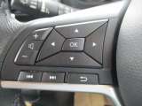 運転中もハンドルから手を放さずにオーディオ操作することができます。