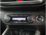 オートエアコン付車です。自動で温度と風量を設定する優れものです。