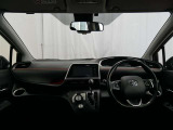 見通しのよいすっきりとした視界で、誰でも運転しやすいです。運転のしやすさは疲れにくさにも繋がりますよ♪