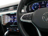 設定したスピードを上限に自動で加減速をし、一定の車間距離を保つ事で長距離運転の疲労を軽減する【ACC】が装備。