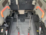 手摺りです。車いす使用者が立ち上がる際等に使用します。