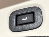 【パワーバックドア】スマートキーや運転席のボタンを押すだけでリアゲートが自動で開閉します!荷物を持っている時や、高い位置にあるバックドアを閉める際に便利な機能です♪