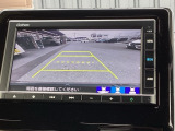 ガイド線表示機能付きのバックカメラで、バックでの車庫入れも安心です。