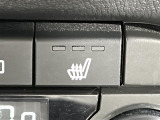 【シートヒーター】シートを温めてくれる暖房機器です!長時間座っていると負担が掛かりやすい背中や腰、または冬場などの寒い日に冷えやすい脚部に快適なぬくもりを伝えます。