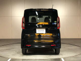 前・後方に車両や壁などの障害物がある場合、クルマが誤操作を察知して、衝突を未然に防ぎます。