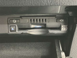 高速道路で便利な【ETC2.0】を装備しています。光ビーコン搭載で渋滞情報などナビゲーションと連動することで機能も充実いたします。他、観光施設に立ち寄るための高速料金割引サービス等もございます。
