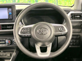 インテリアに合わせたデザインのステアリングは、運転される方のことも考え、運転しやすい形状、大きさです。是非一度、実際に触ってお確かめください。
